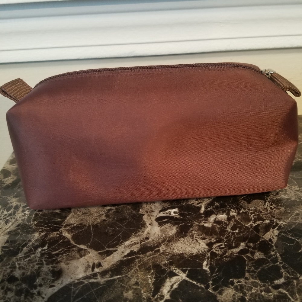 Henri bendel makeup case